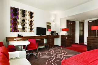 Отель Hotel Ramada Pitesti Питешти Представительский номер с кроватью размера «queen-size»-3