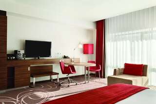 Отель Hotel Ramada Pitesti Питешти Представительский номер с кроватью размера «queen-size»-1