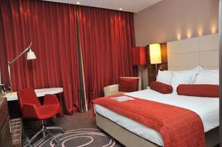 Отель Hotel Ramada Pitesti Питешти Номер с кроватью размера «queen-size»-6