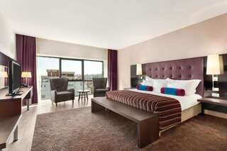 Отель Hotel Ramada Pitesti Питешти Номер с кроватью размера «queen-size»-7