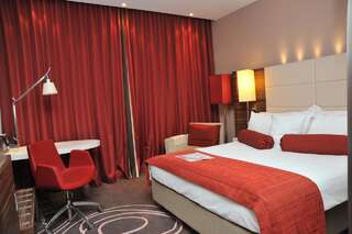 Отель Hotel Ramada Pitesti Питешти Номер с кроватью размера «queen-size»-2